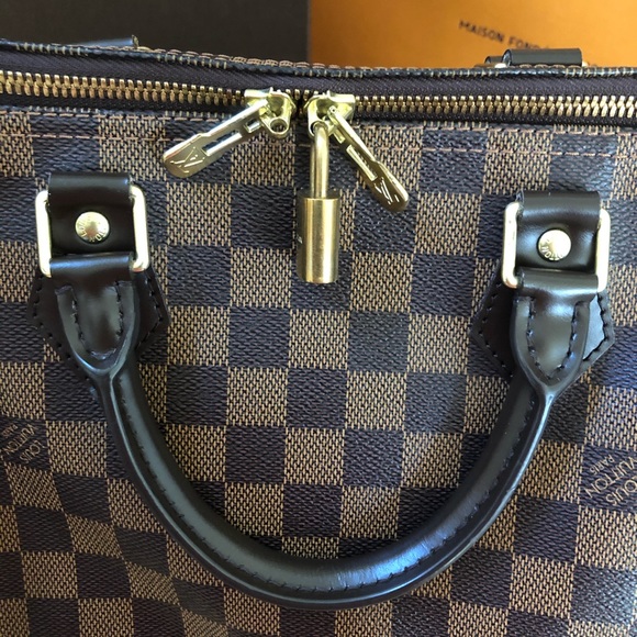 Authentic LV Speedy Damier Bandouliere 30 - Picture 2 of 16